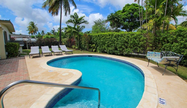 Amazing pool and nearby beach - Bliss