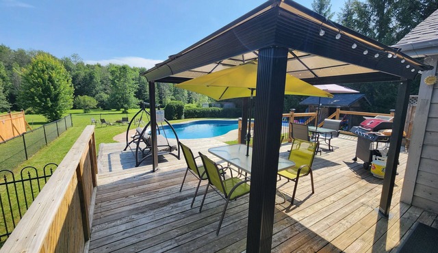 Amazing Private Pool at 4BR/3WR Cottage + Close By Beaches, Parks, Marine