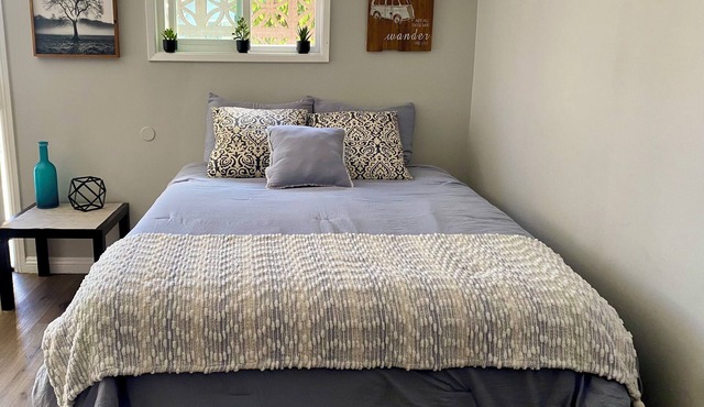 Amazing Private Suite with Private Entrance - 2 miles to beach