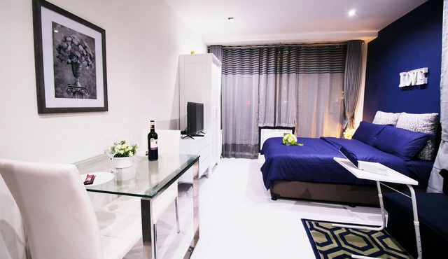 Amazing Romantic view L-pools Gramercy Makati 1212