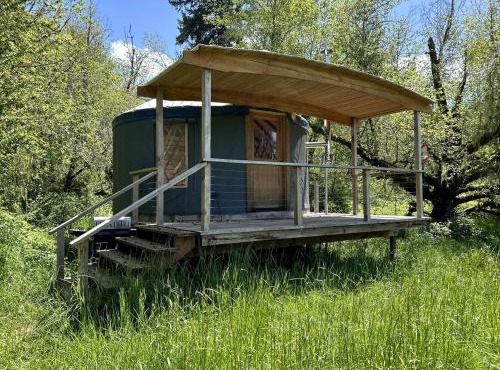 Amazing Romantic Yurt with Spectacular Landscape Views in Oregon
