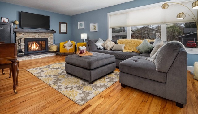 Amazing Single Level Suburban Home, Pet Friendly, Fenced Backyard, Close 2 Nike, Shopping, Portland