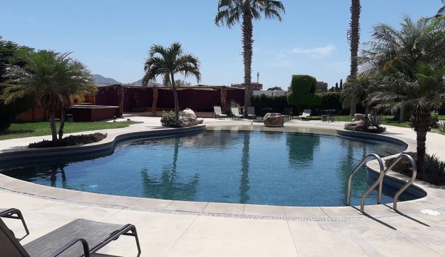 Amazing Studio w/king bed quiet beautifull swimming pool deck nearby the beach