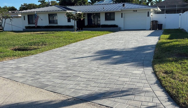 Amazing three bedroom house with Pool in Cape Coral