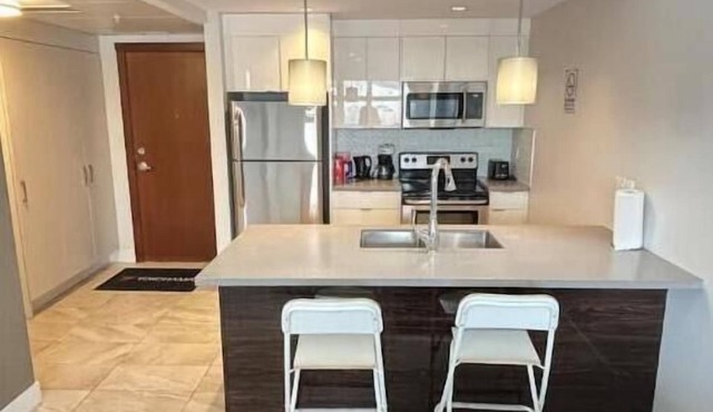 Amazing view one bedroom apartment Calgary Downtown #701