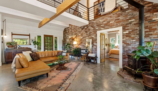 Amazing views 15 minutes from Fayetteville square!