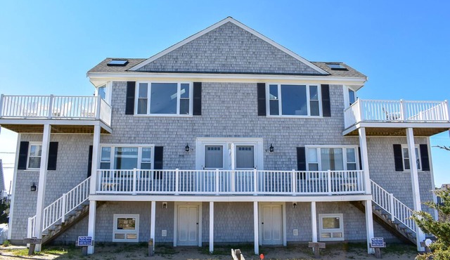 Amazing views sleeping 14! 6 bedroom duplex steps to South Village beach