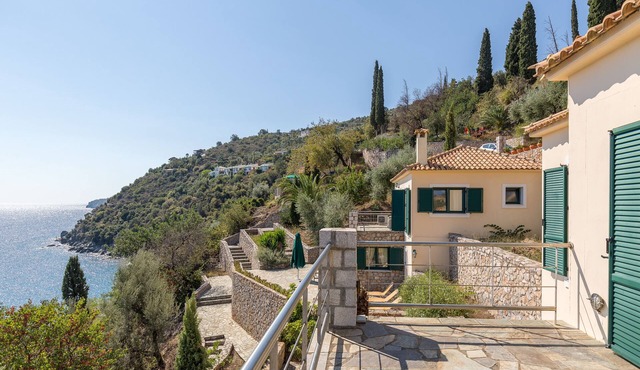 Amazing waterfront panoramic sea view and peaceful surroundings