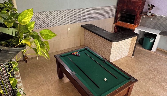 Amazon House with Pool, Pool Table, BBQ, 5 min from the Beach