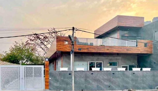 Amber - 5 Bedroom Villa, Garden in Rohini, Delhi