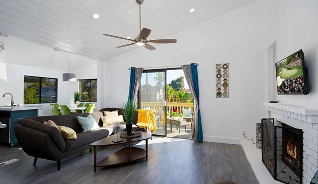 Amber Back · Stunning Beach Townhouse, newly remodeled