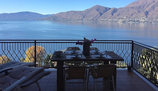 Amelia 3 with lake view, pool in Brezzo di Bedero
