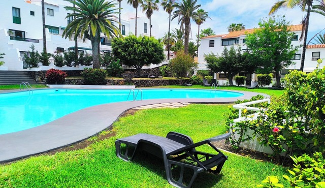 Amelia Cancajos: Comfort Swimming pool and beach nearby
