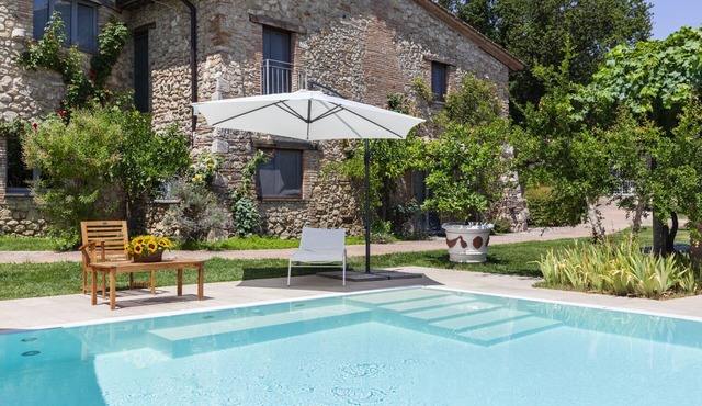 Amelia farmhouse: stone villa with swimming pool and amazing views