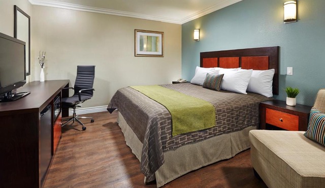 American Inn Downey