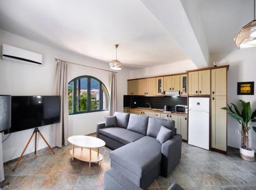 AMMOS Family Apartments & Rooms
