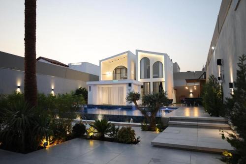 Amora Villa