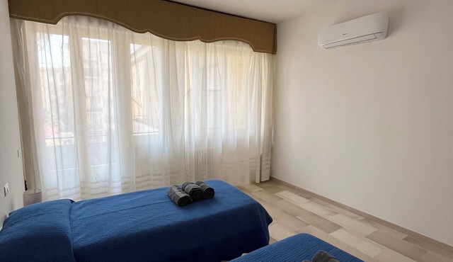 Ampio appartamento 6 posti con A/C e balconi