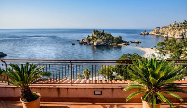 Ampio e Panoramico Appartamento a due Passi dal Mare, Vista Unica su Isolabella