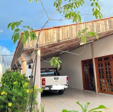 Ampla Casa Duplex com 4 suítes