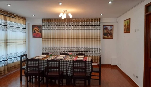 Amplia casa con jardines y terraza para pasar dias tranquilos