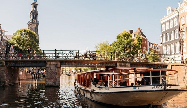 Amsterdam Canal Boat Cruise: Adults-Only and Unlimited Drinks