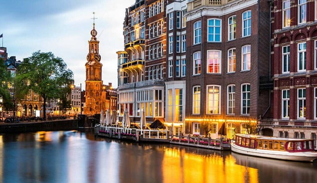 Amsterdam Central Luxury with Canal views