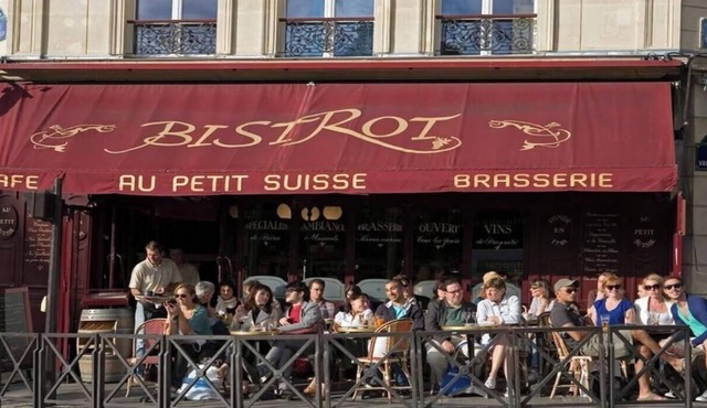 AN AUTHENTIC & REFINED PARISIAN EXPERIENCE IN SAINT GERMAIN - 4 BEDROOM