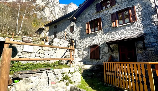 An authentic refuge in the heart of Val di Mello Between granite, silence and nature