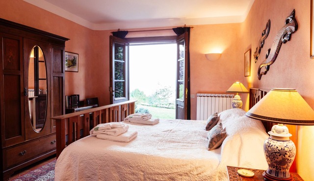 An elegant & spacious farmhouse apartment with private loggia and amazing views