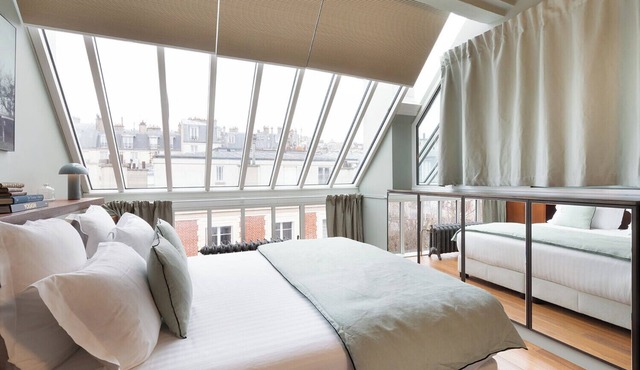 An Exceptional 3-BR/3BA with Services in Montmartre