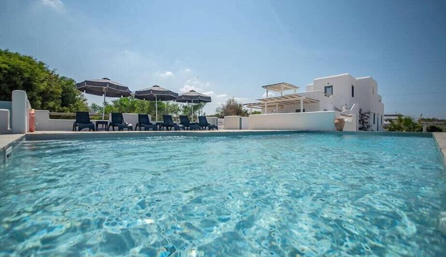 An extraordinary seaside house with pool.
