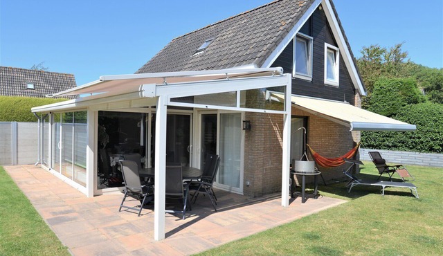 An inviting house that exudes luxury, where you and your family can enjoy a wonderful, care-free holiday, enjoying the North Sea-climate.