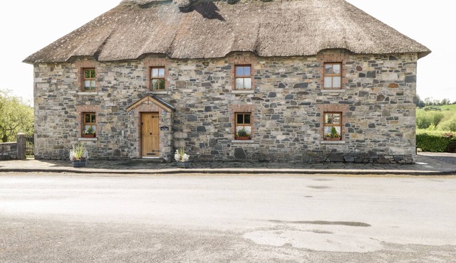 AN MAIDE BÁN, family friendly in Cootehill, County Cavan