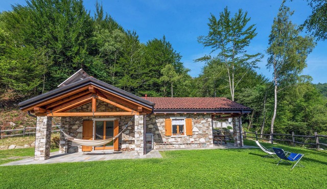 An oasis in the middle of nature: Tastefully furnished 3-room stone house with swimming pond
