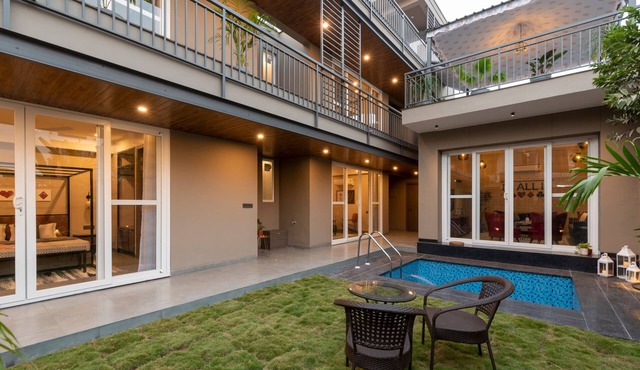 An opulent 4 bed villa resonating a quaint outhouse in the heart of Pink City!