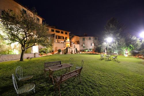 Anacleto via Castello 48