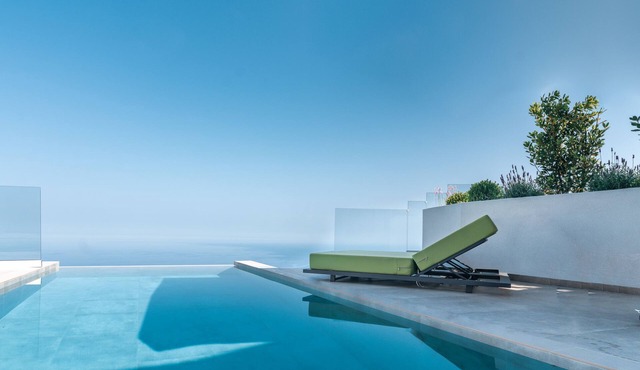 Anadeo Villas & Suites