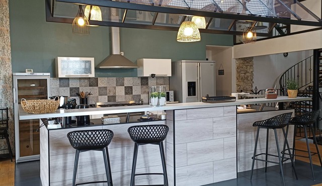 Ancienne Chapelle Rénovée Dans un Esprit Loft de 250m2