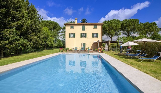 Ancient manor house perfect for large groups, located near the Etruscan town of Cortona with private