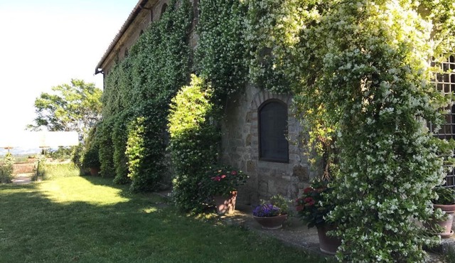 Ancient private villa with exclusive Garden and pool.