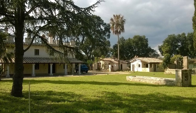Ancient, romantic and well-kept cottage inserted in a country estate.