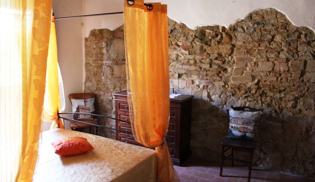 Ancient Rosemary farmhouse app near San Gimignano with swimming pool