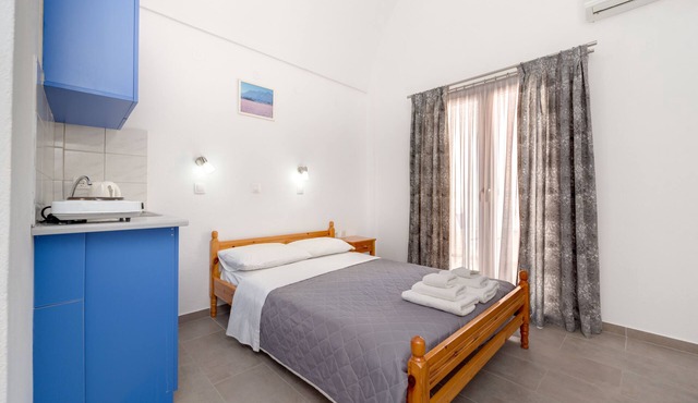 ANDREAS STUDIO PERISSA in SANTORINI