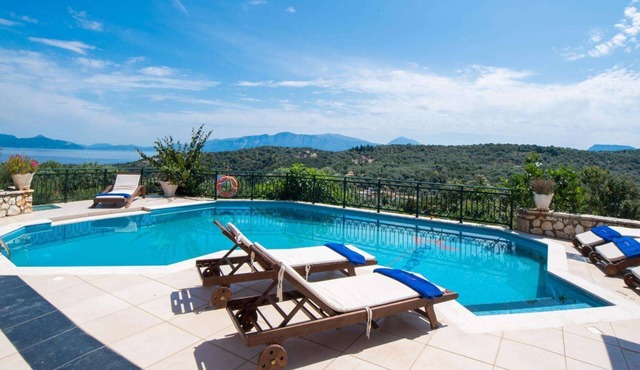 Andromeda - Three Bedroom Villa, Sleeps 6