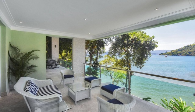 Ang013 - Sea front villa in Angra