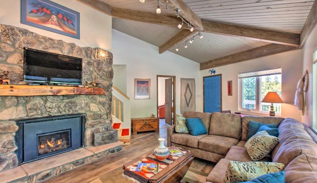 Angel Fire Home w/Deck ~ 3 Mi to Ski Resort!