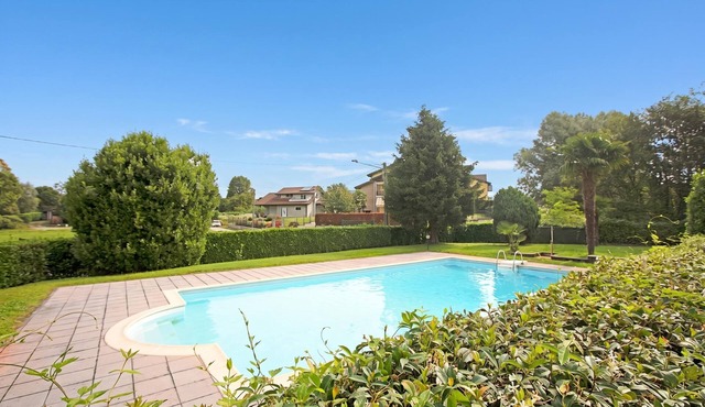 Angera Relax & Pool, Angera, Italy
