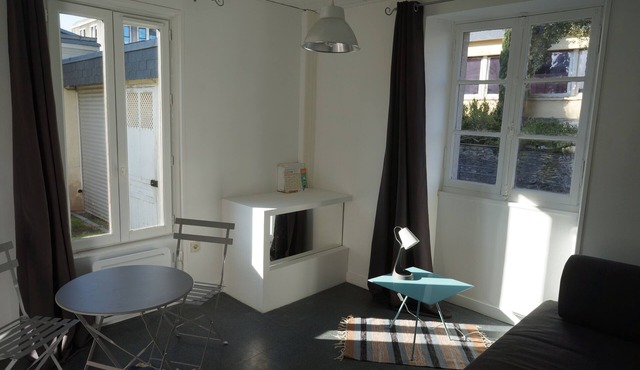 ANGERS small detached house city center UCO train station +/-1 mn