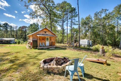 Angler’s Getaway! ‘Rustic Cabin’ on Lake Eufala